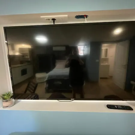 Pod Room, Free Parking