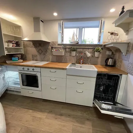 Pod Room, Free Parking Apartment