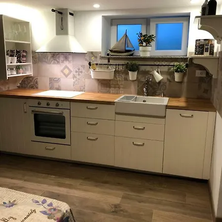 Pod Room, Free Parking