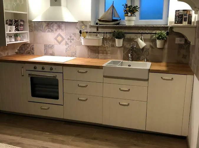 Pod Room, Free Parking